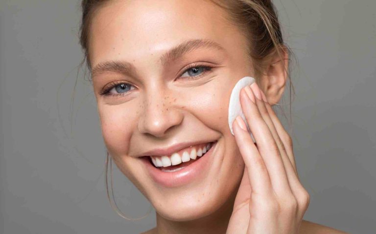 Descubre los aliados dermatológicos: Productos de belleza aptos para adolescentes, según expertos en piel y salud