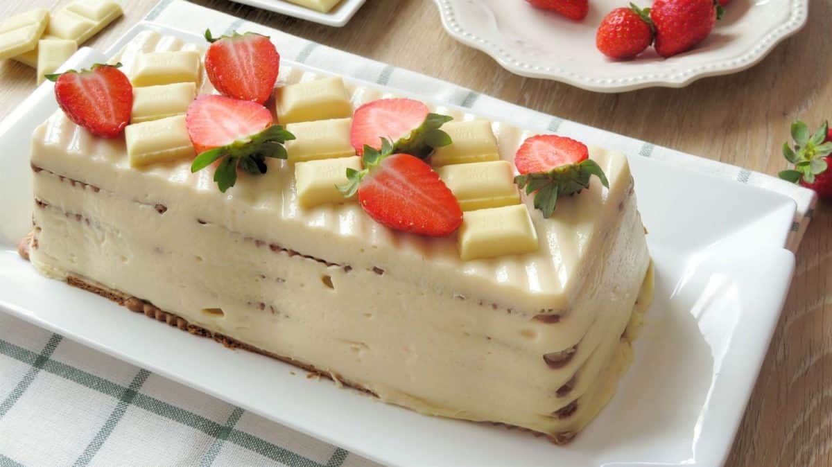 Tarta de galletas y chocolate blanco, un manjar para toda la familia