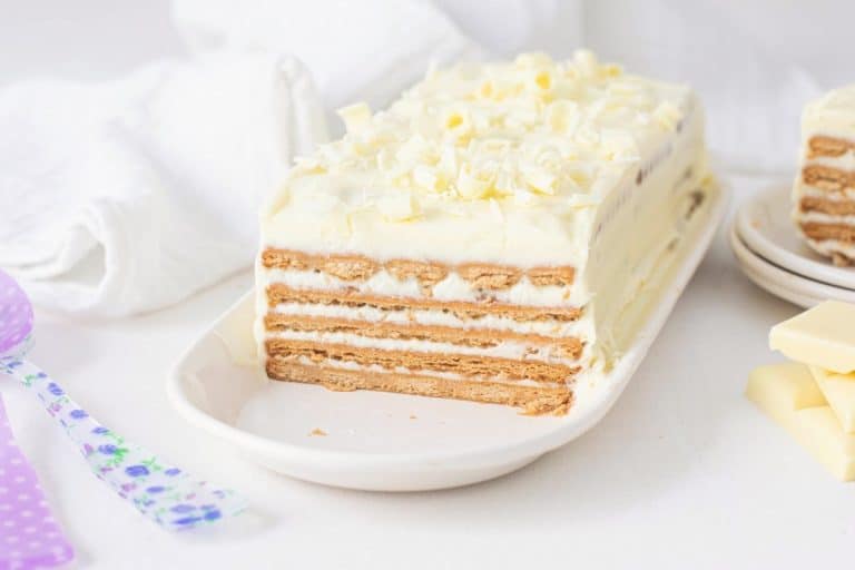 Tarta de galletas y chocolate blanco, un manjar para toda la familia
