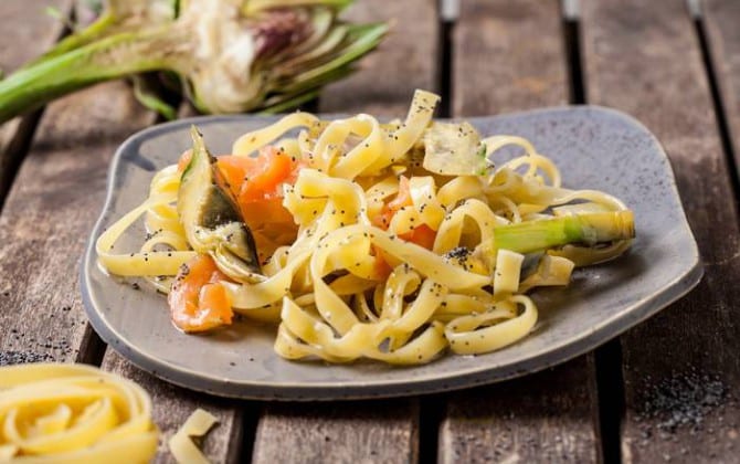 Tallarines con Jamón y Alcachofas, una receta recomendada para estudiantes según un prestigioso cocinero vasco