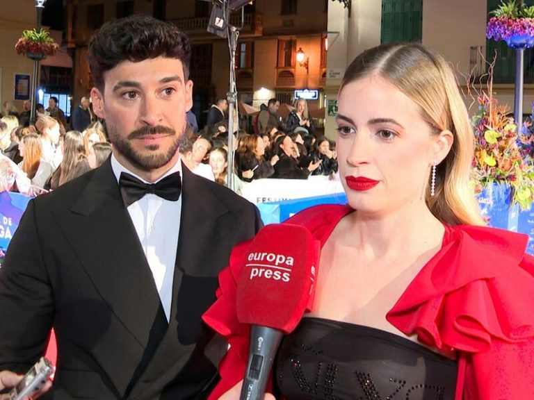 Solange Janssens y Antonio López protagonizan un tierno momento en el Festival de Málaga