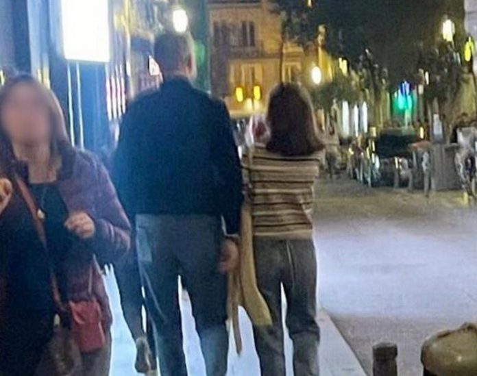 Los Reyes, Don Felipe y Doña Letizia, disfrutan de una tarde por el centro de Madrid