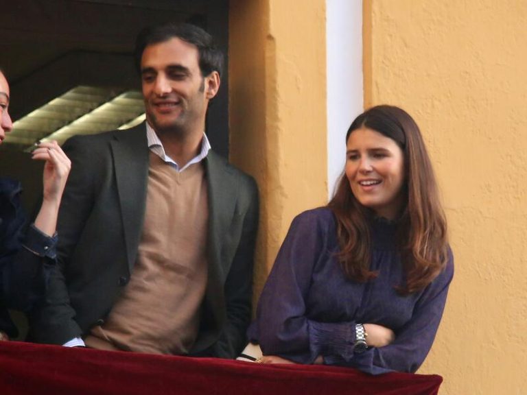 Tana Rivera, derroche de complicidad con Manuel Vega en la Semana Santa de Sevilla
