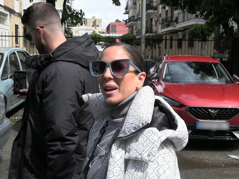Anabel Pantoja sonríe al buen tiempo evitando las preguntas sobre el estado de salud de su tía Isabel