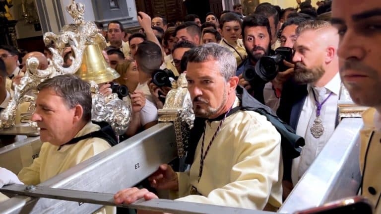 De Banderas a la Pantoja: la Semana Santa de los famosos, en imágenes