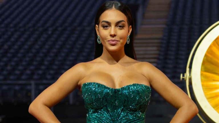 El último capricho de Georgina: una máscara misteriosa de 800 euros que causa furor