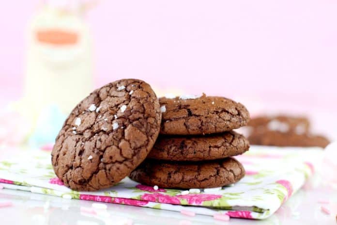 Como-hacer-galletas-de-chocolate-brownie-con-sal-de-vainilla-Galletas-de-chocolate-faciles-13-min-scaled