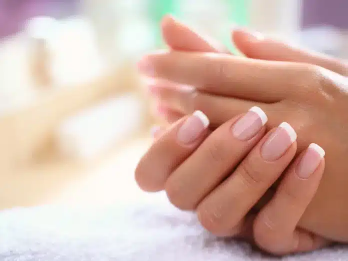 Uñas fuertes y bellas: El truco que cambiará tu manicura para siempre