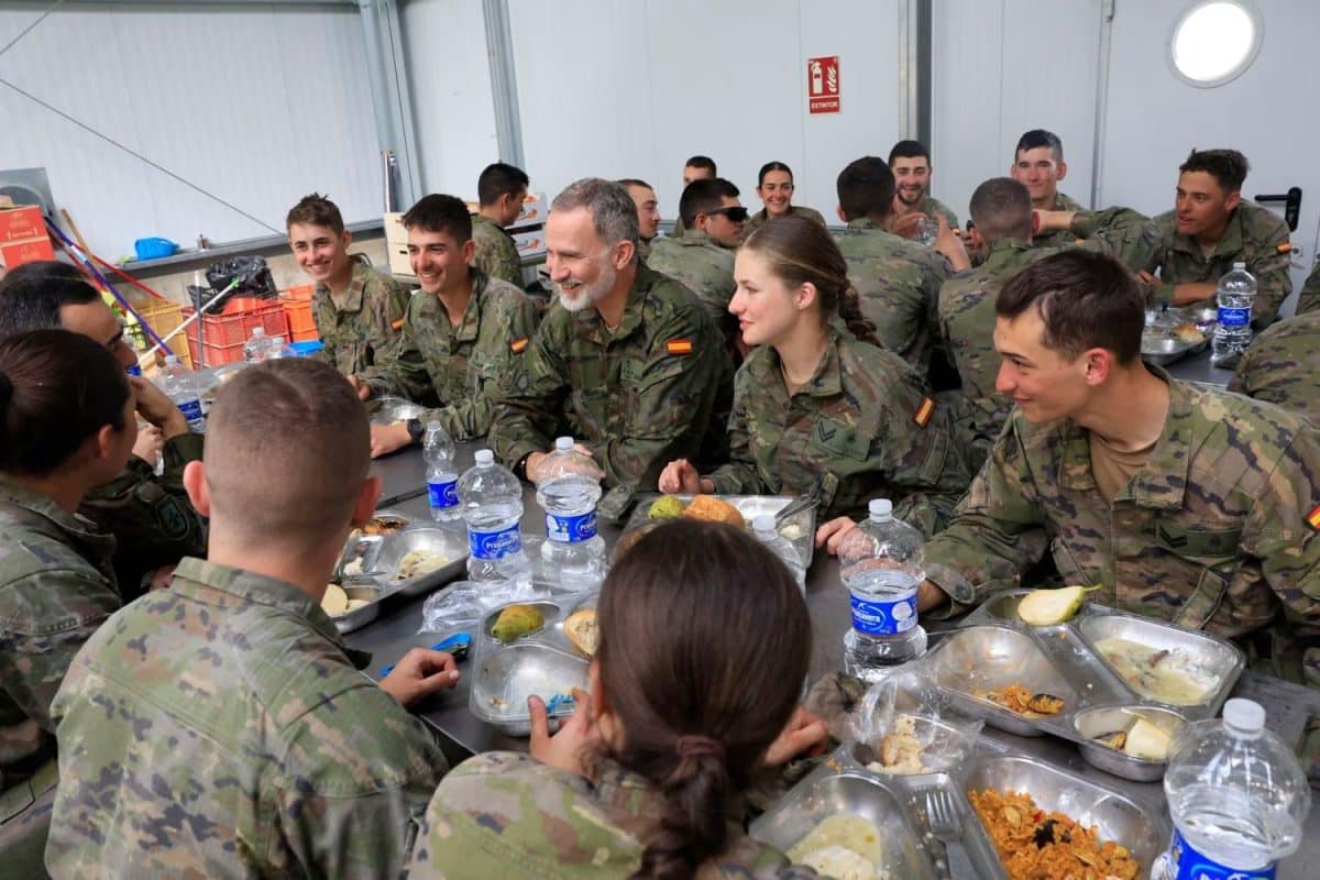 La comida de rancho que ha compartido Felipe VI en su visita sorpresa a Leonor