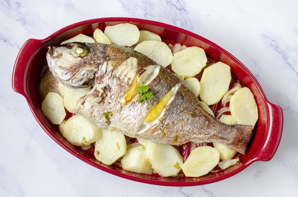 Delicioso pargo al horno: Una receta sencilla y casera imprescindible