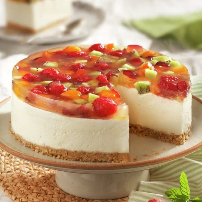 tarta de queso sin horno y gelatina de frutas