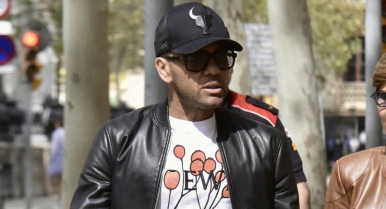 Dani Alves, sonriente y relajado en su segunda comparecencia ante la Audiencia de Barcelona