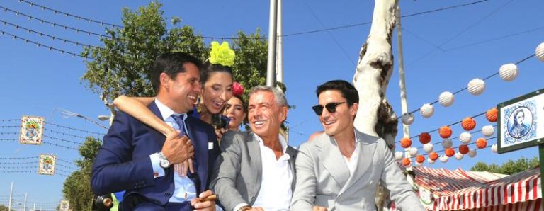 La variopinta pandilla del ‘Turronero’ en la Feria de Abril