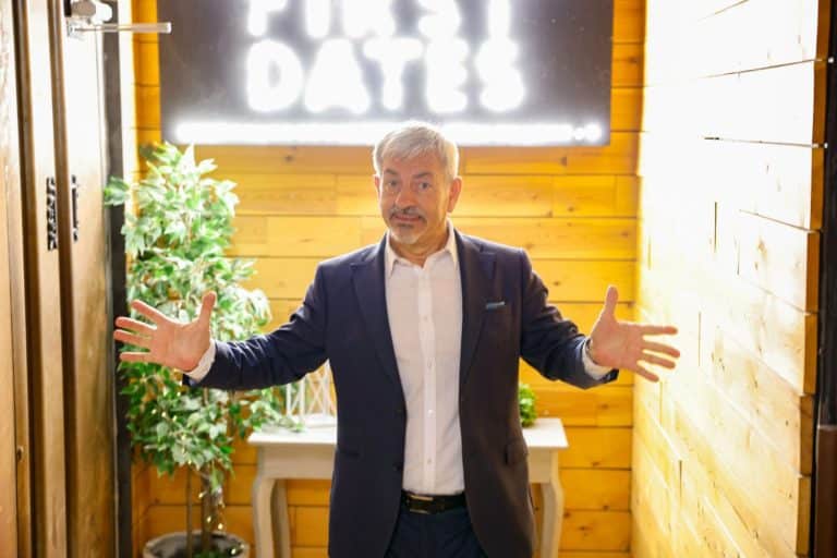 Nagore se presenta en paños menores en First Dates: «soy lo que ves, un huracán»