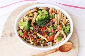 Macarrones integrales con verduras: un  plato saludable y reconfortante