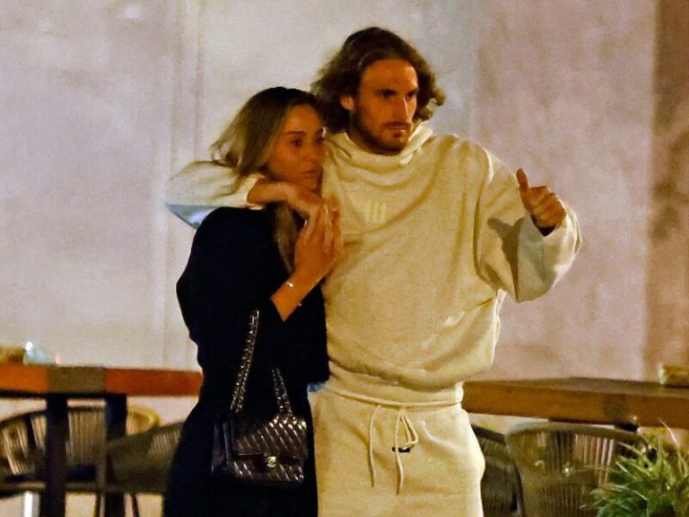 Paula Badosa y Stéfanos Tsitsipás disfrutan de una cena en el centro de Madrid