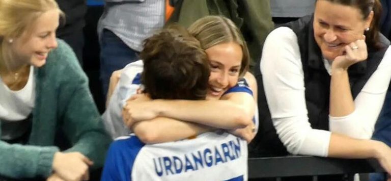 El apasionado beso de Pablo Urdangarín a Johanna Zott
