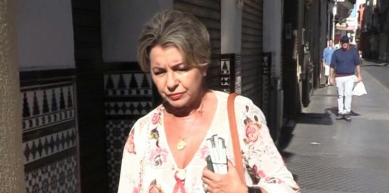 La madre de Antonio Tejado, decaída, guarda silencio tras su tensa discusión con María del Monte