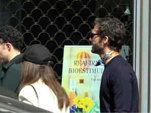 Vicky Martín Berrocal y Enrique Solís disfrutan de una comida en el centro de Madrid