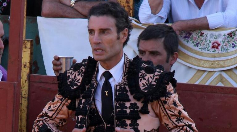 Finito de Córdoba reaparece serio y preocupado tras el enfrentamiento entre Arantxa del Sol y Ana Herminia