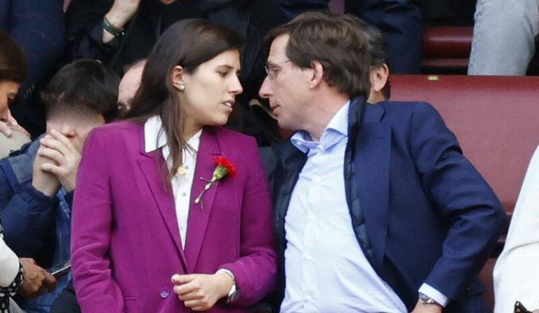 José Luis Martínez-Almeida y Teresa Urquijo, derroche de amor y complicidad en los toros