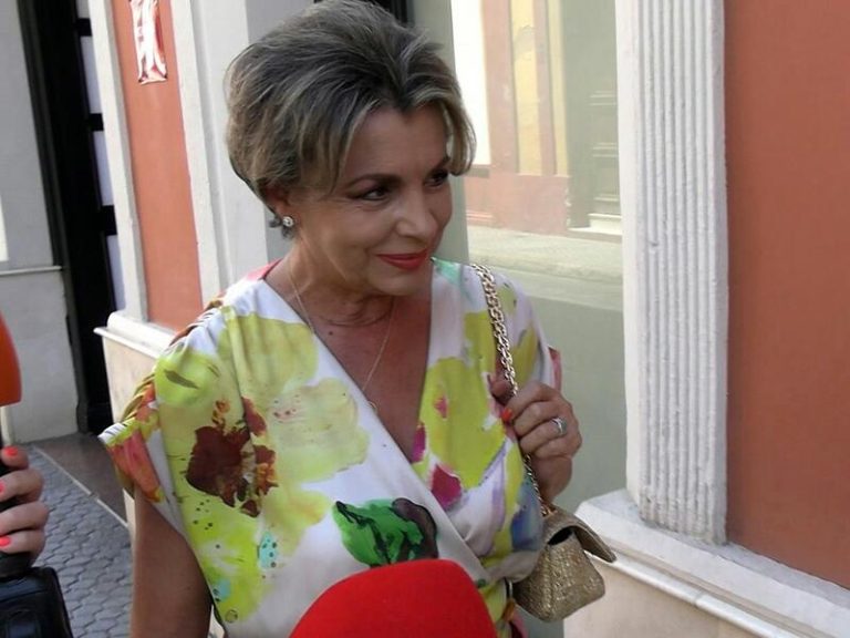 La madre de Antonio Tejado evita desvelar si asistirá o no a la boda de su sobrina