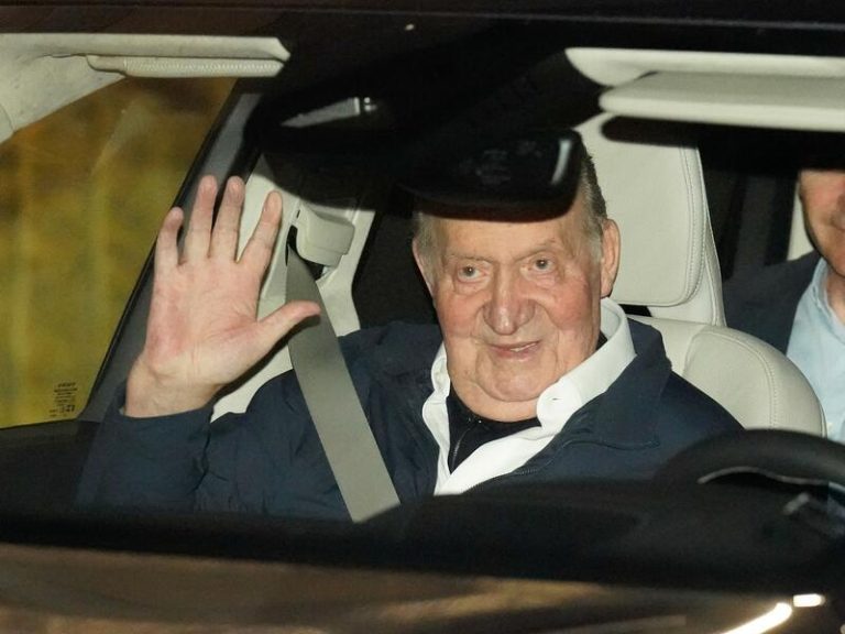 La Infanta Elena y Cristina de Borbón-Dos Sicilias, invitadas especiales a la cena del Rey Juan Carlos I
