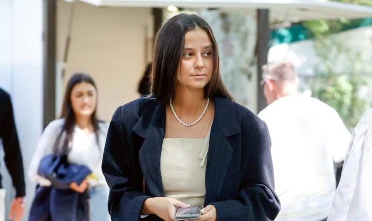 Victoria Federica se rinde a la moda de las blazers oversize