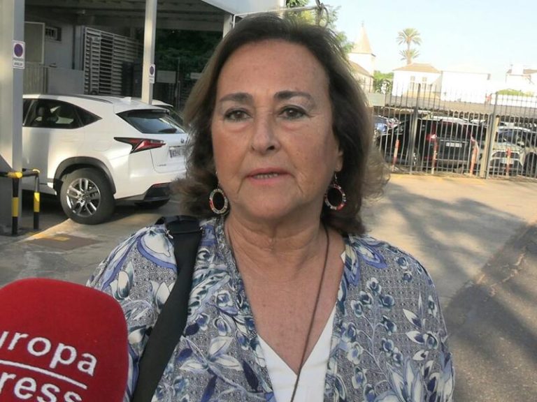 Carmen Tello, muy nerviosa minutos antes de la operación de cadera de Curro Romero, desvela cómo la afronta