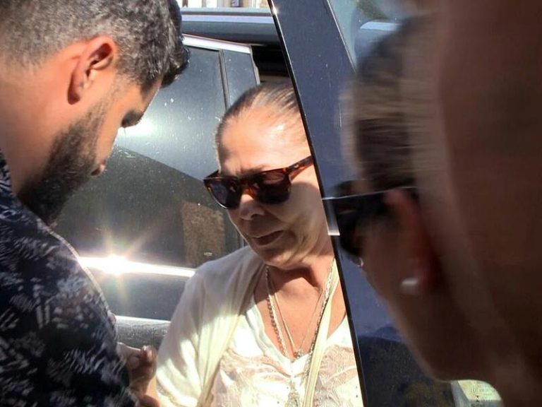 Isabel Pantoja llega a Mérida haciendo oídos sordos a la boda de Mayte Zaldívar y Julián Muñoz