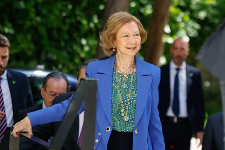 El búho de Atenas: la mística que rodea a la a joya preferida de la Reina Sofía