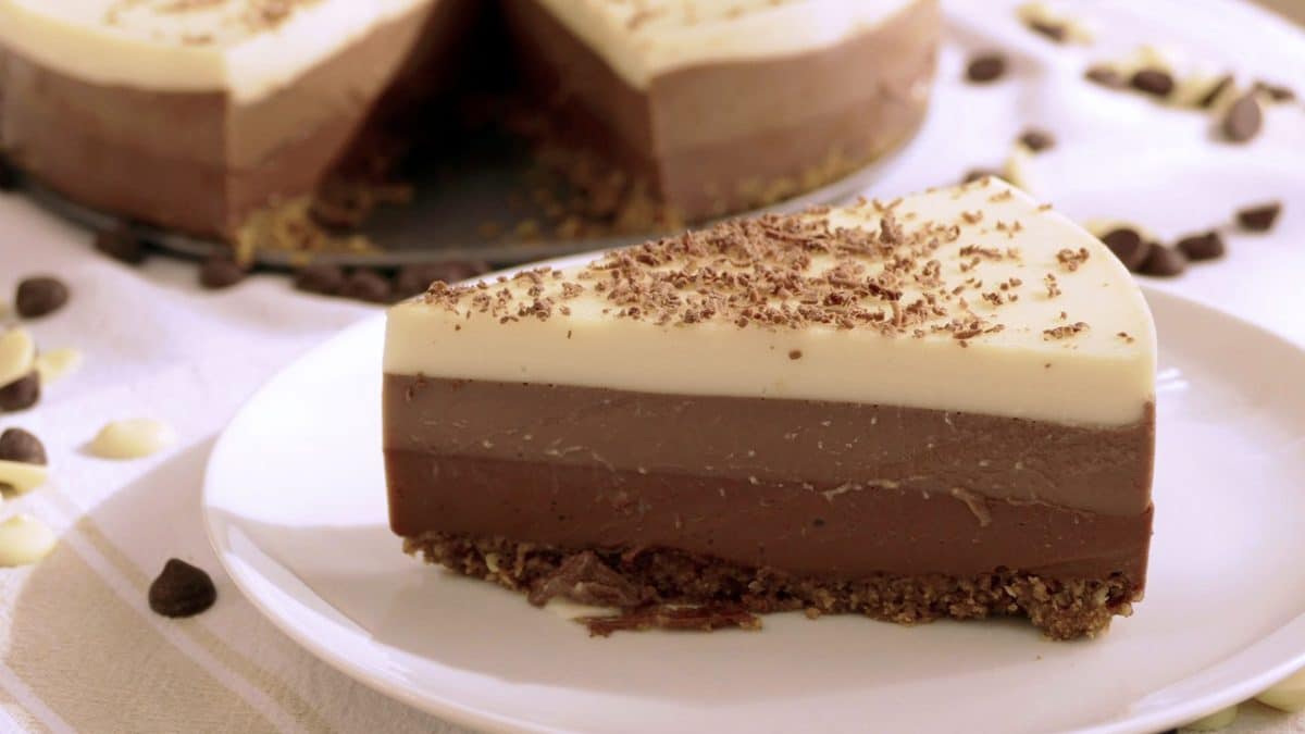 Tarta a los tres chocolates: una delicia sin horno y con cuajada