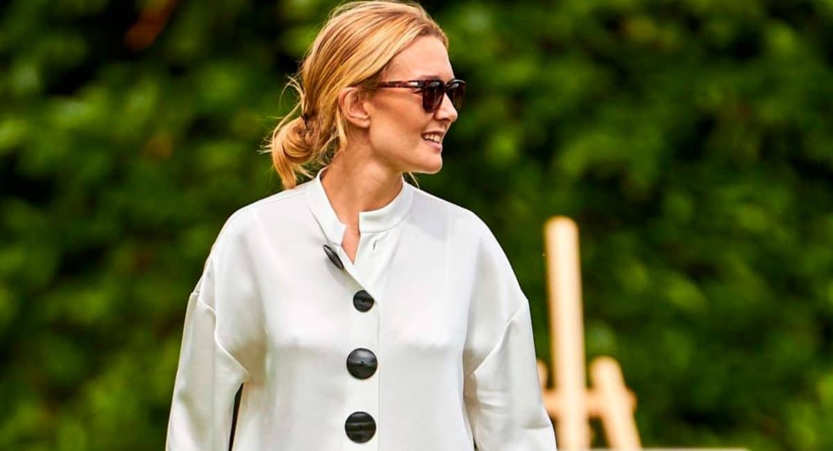 Marta Ortega barre para casa y luce como nadie los pantalones de moda en Zara