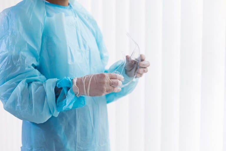 Entrevista Exclusiva con el Dr. Marco Amaya: El Cirujano Plástico Experto en Reducción de Pecho