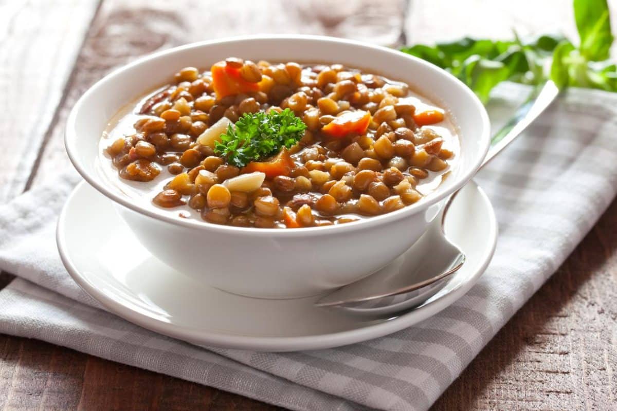 El truco para hacer unas lentejas sanas, con verduras y sin grasa