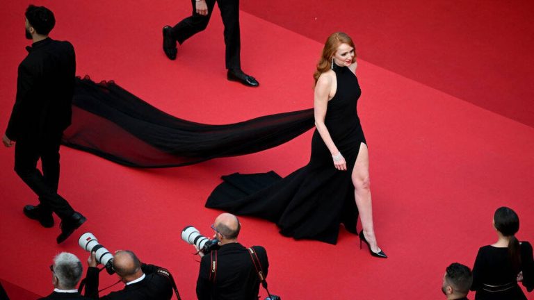Cristina Castaño deslumbra en Cannes en la alfombra roja de una peli en la que no actúa