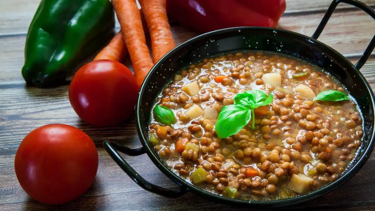 El truco para hacer unas lentejas sanas, con verduras y sin grasa