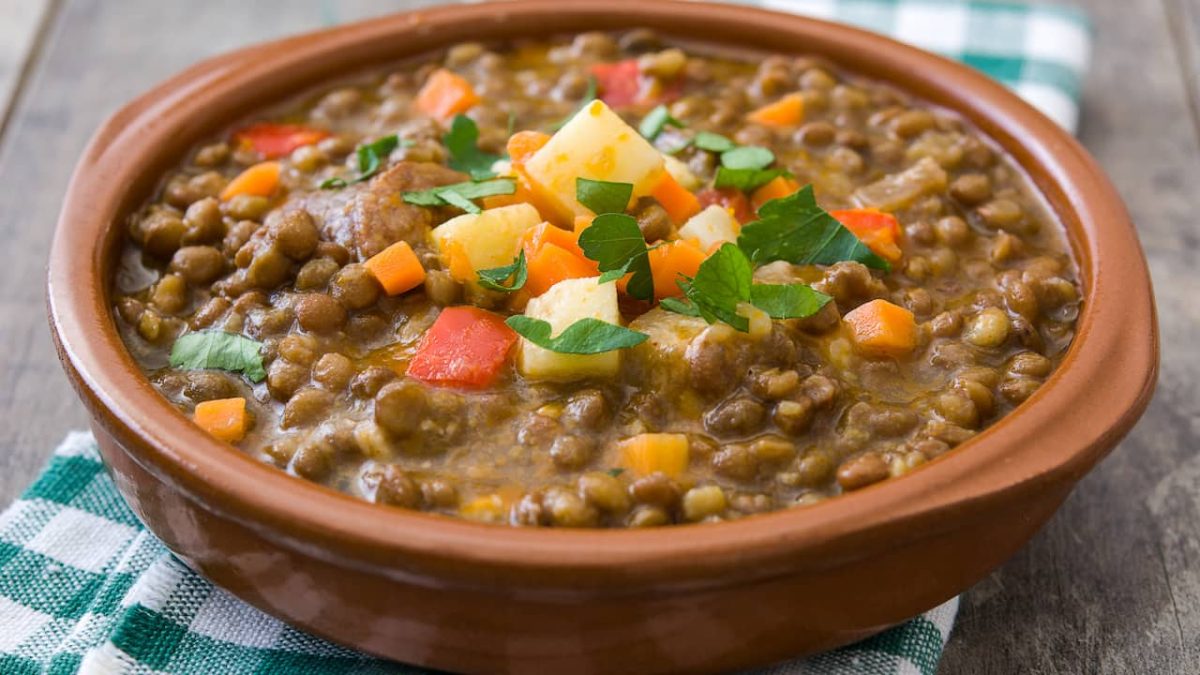 El truco para hacer unas lentejas sanas, con verduras y sin grasa