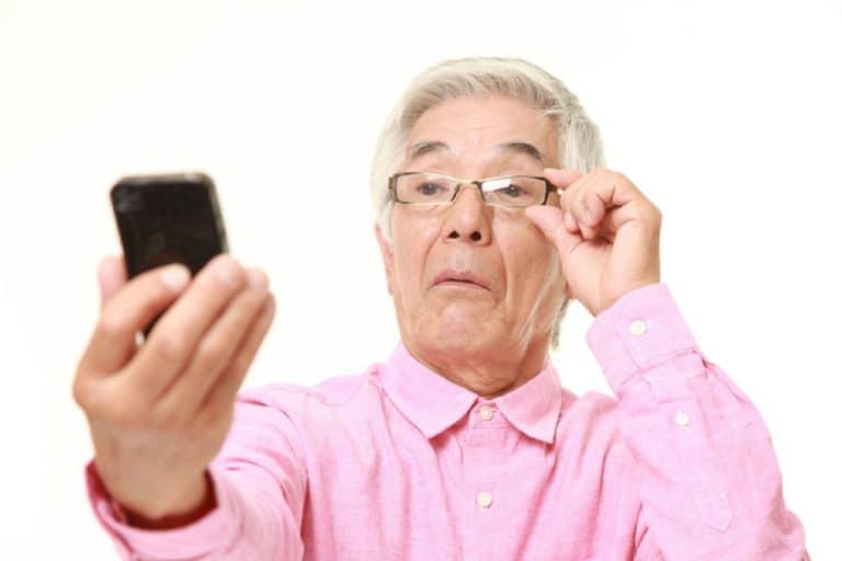 Presbicia: ¿Qué es y cómo tratar sus síntomas?