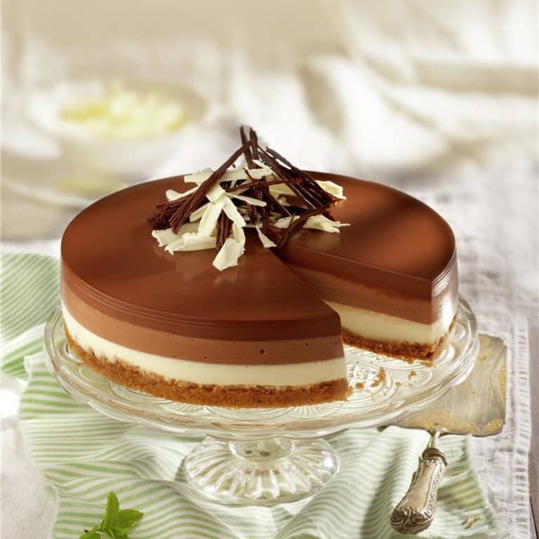 Tarta a los tres chocolates: una delicia sin horno y con cuajada