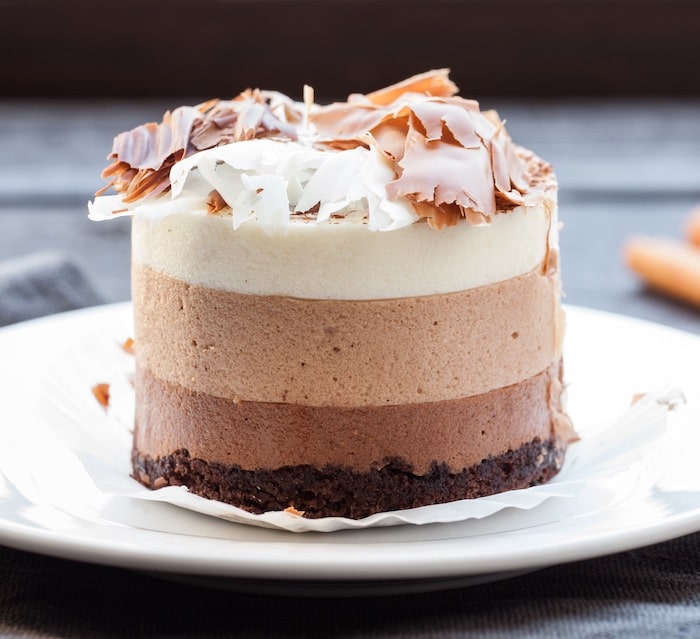 Tarta a los tres chocolates: una delicia sin horno y con cuajada