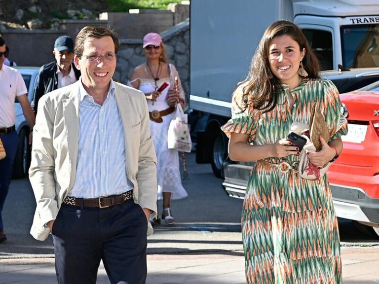 José Luis Martínez-Almeida y Teresa Urquijo pasean de nuevo su amor por Las Ventas
