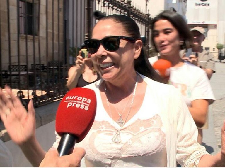 Isabel Pantoja se marcha de Mérida tras saborear el éxito con su concierto