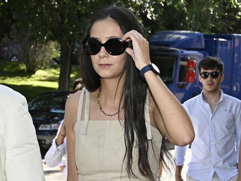 Victoria Federica juega al escondite con la prensa en el 10º aniversario de la abdicación de su abuelo