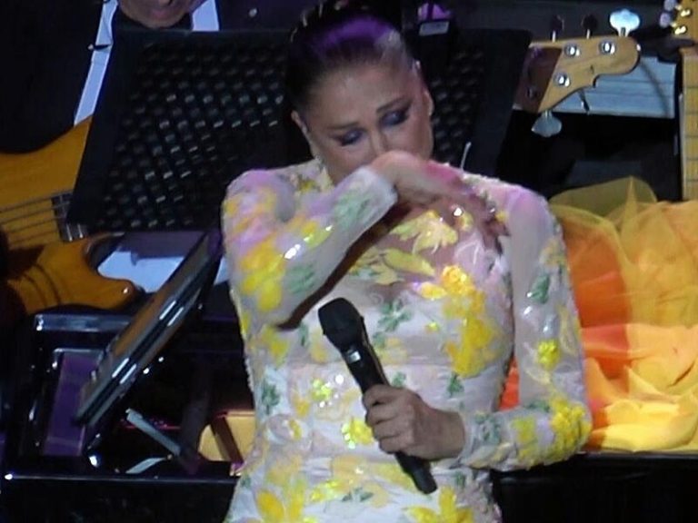 El emotivo gesto de Isabel Pantoja con sus nietos durante su gira