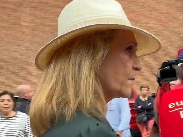 La Infanta Elena ignora las preguntas referidas a su hija y disfruta de un momento especial en Las Ventas