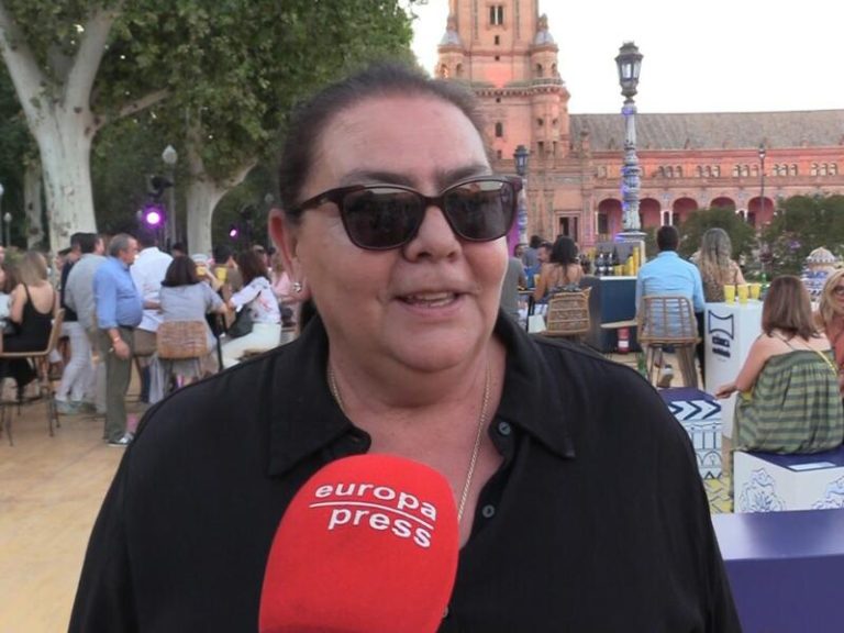 María del Monte vuelve a sonreír tras el atraco y recibe un regalo original de Inma Casal