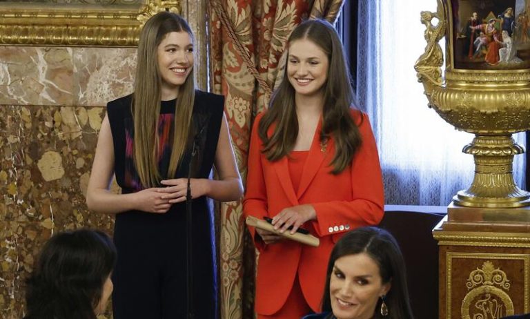 La Princesa Leonor y la Infanta Sofía emocionan a Felipe VI con un discurso sorpresa