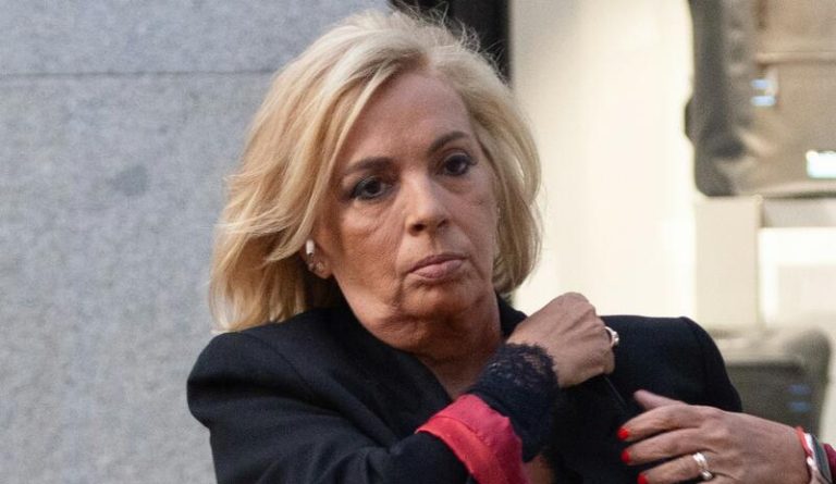 Carmen Borrego se derrumba en plena fiesta: la razón de sus lágrimas