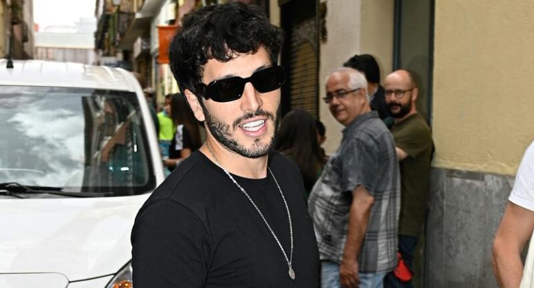 Sebastián Yatra se ruboriza al preguntarle por el acercamiento entre Aitana Ocaña y Arón Piper